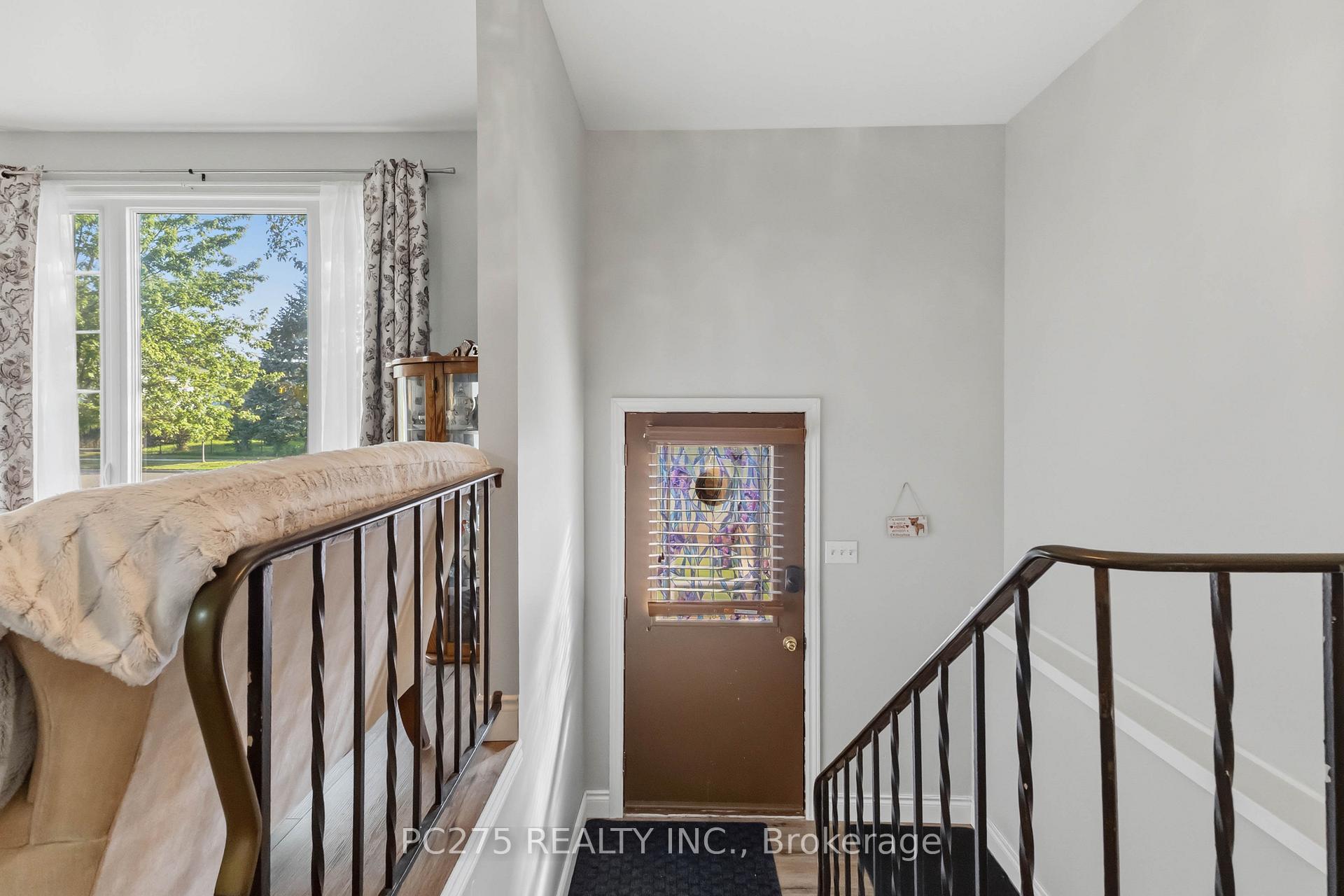 Photo 5 of 615 Deveron Crescent, London, South T — HOMEH