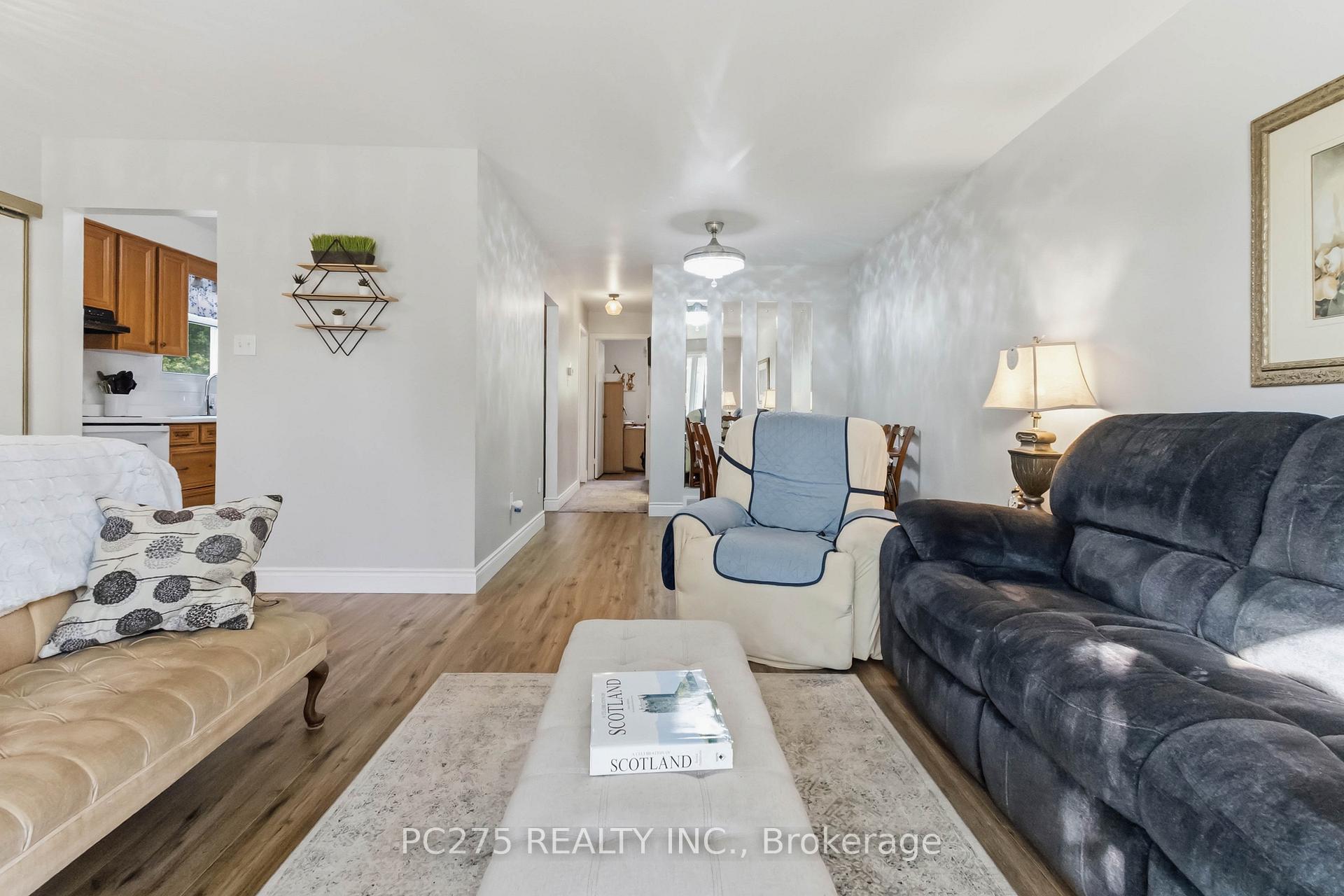 Photo 10 of 615 Deveron Crescent, London, South T — HOMEH