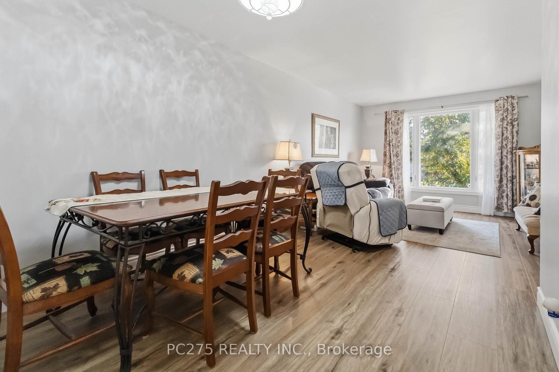 Photo 13 of 615 Deveron Crescent, London, South T — HOMEH