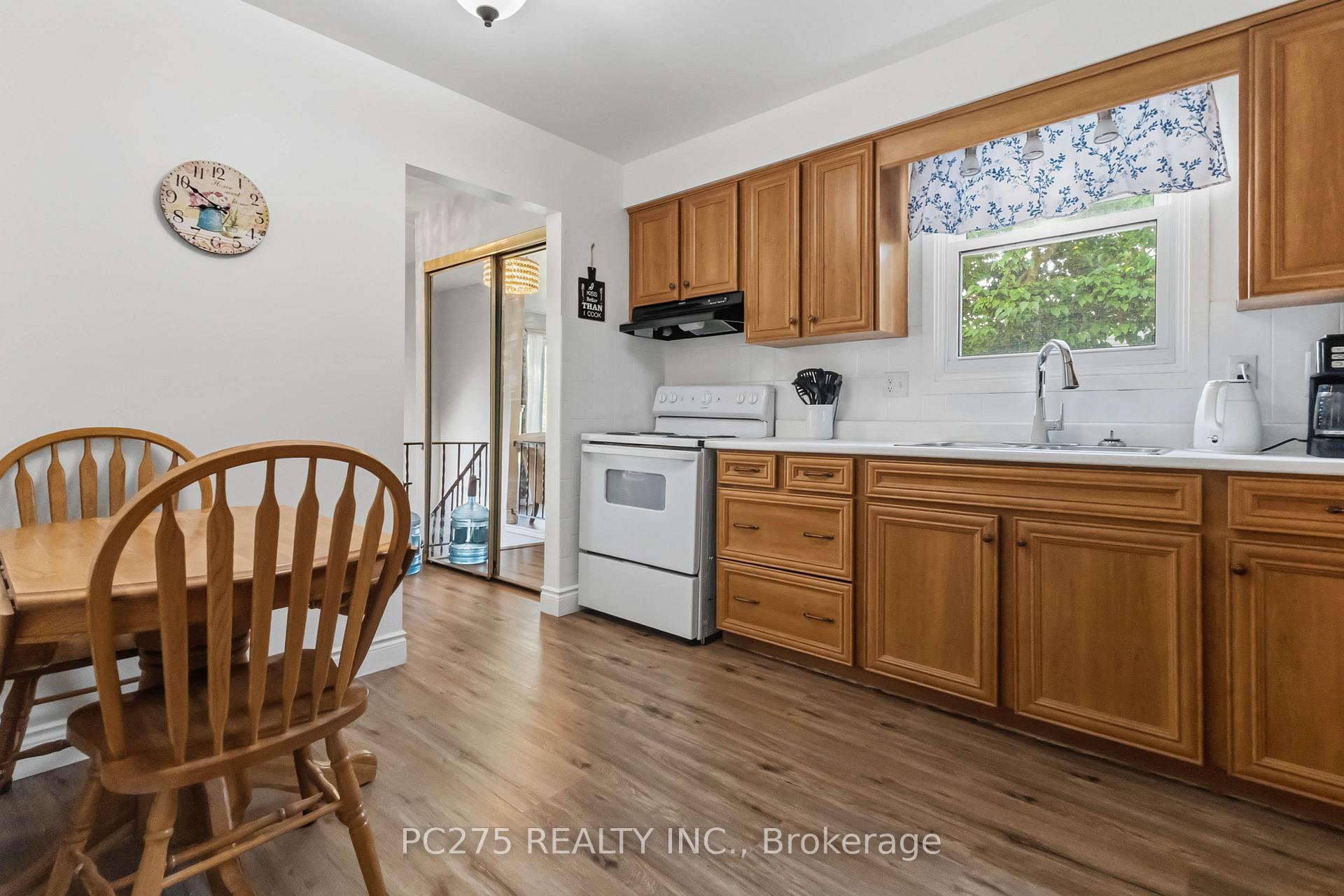 Photo 15 of 615 Deveron Crescent, London, South T — HOMEH