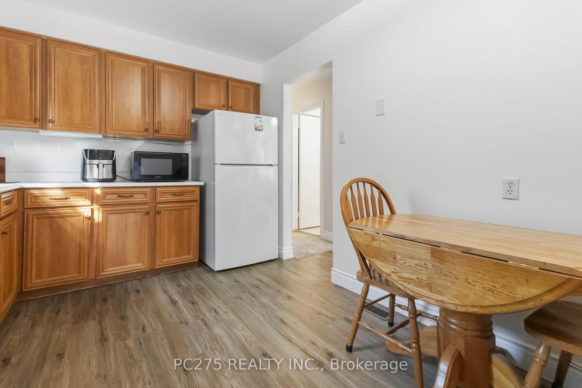 Photo 18 of 615 Deveron Crescent, London, South T — HOMEH