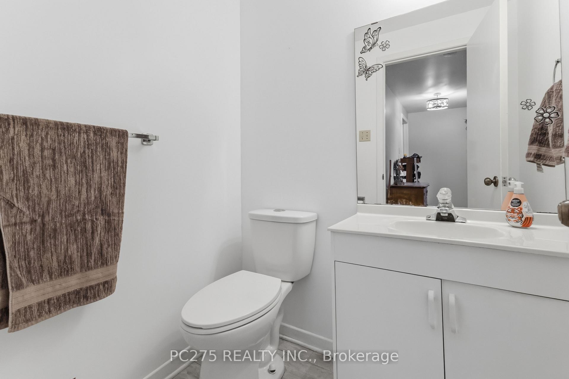 Photo 33 of 615 Deveron Crescent, London, South T — HOMEH