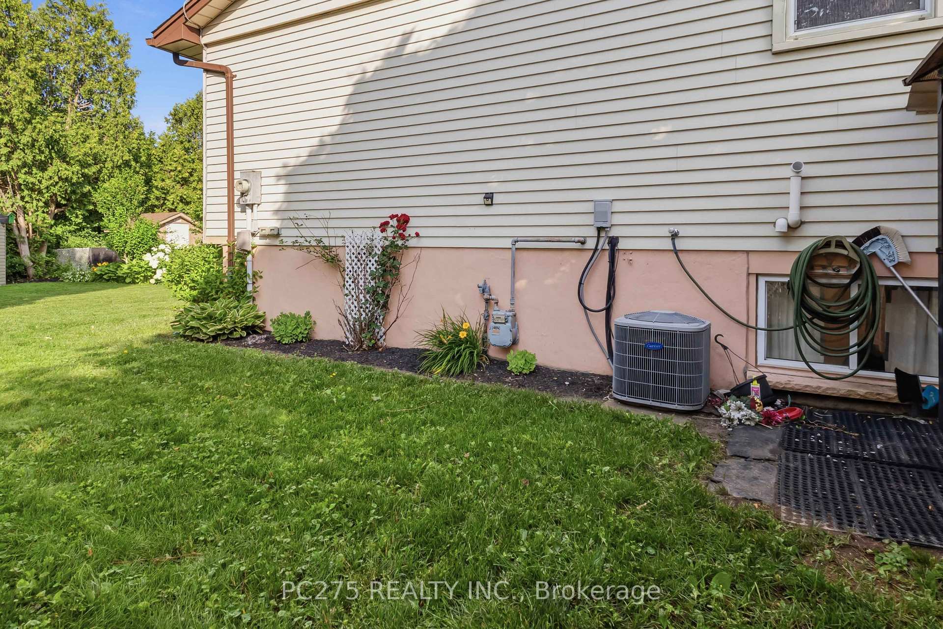 Photo 39 of 615 Deveron Crescent, London, South T — HOMEH