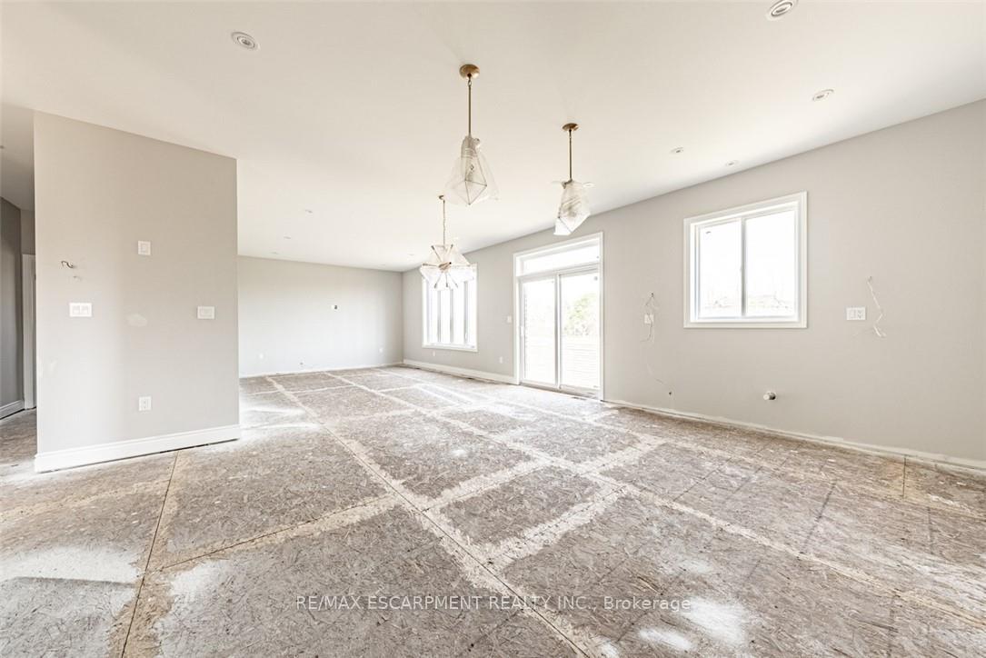 Photo 11 of 44 Cesar Place, Hamilton, Ancaster — HOMEH