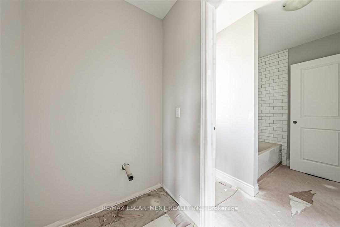 Photo 22 of 44 Cesar Place, Hamilton, Ancaster — HOMEH