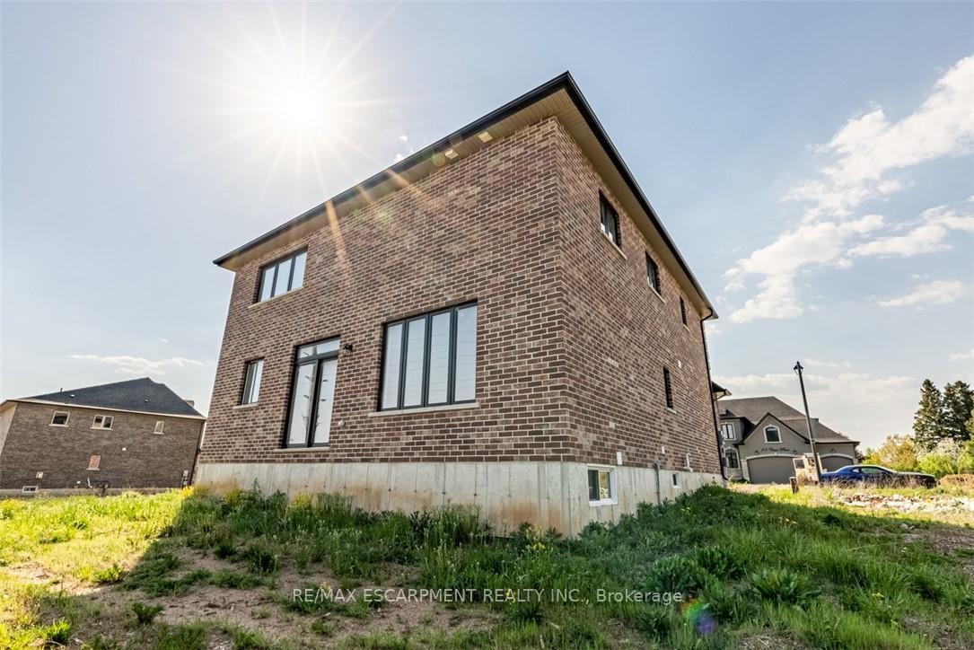 Photo 41 of 44 Cesar Place, Hamilton, Ancaster — HOMEH