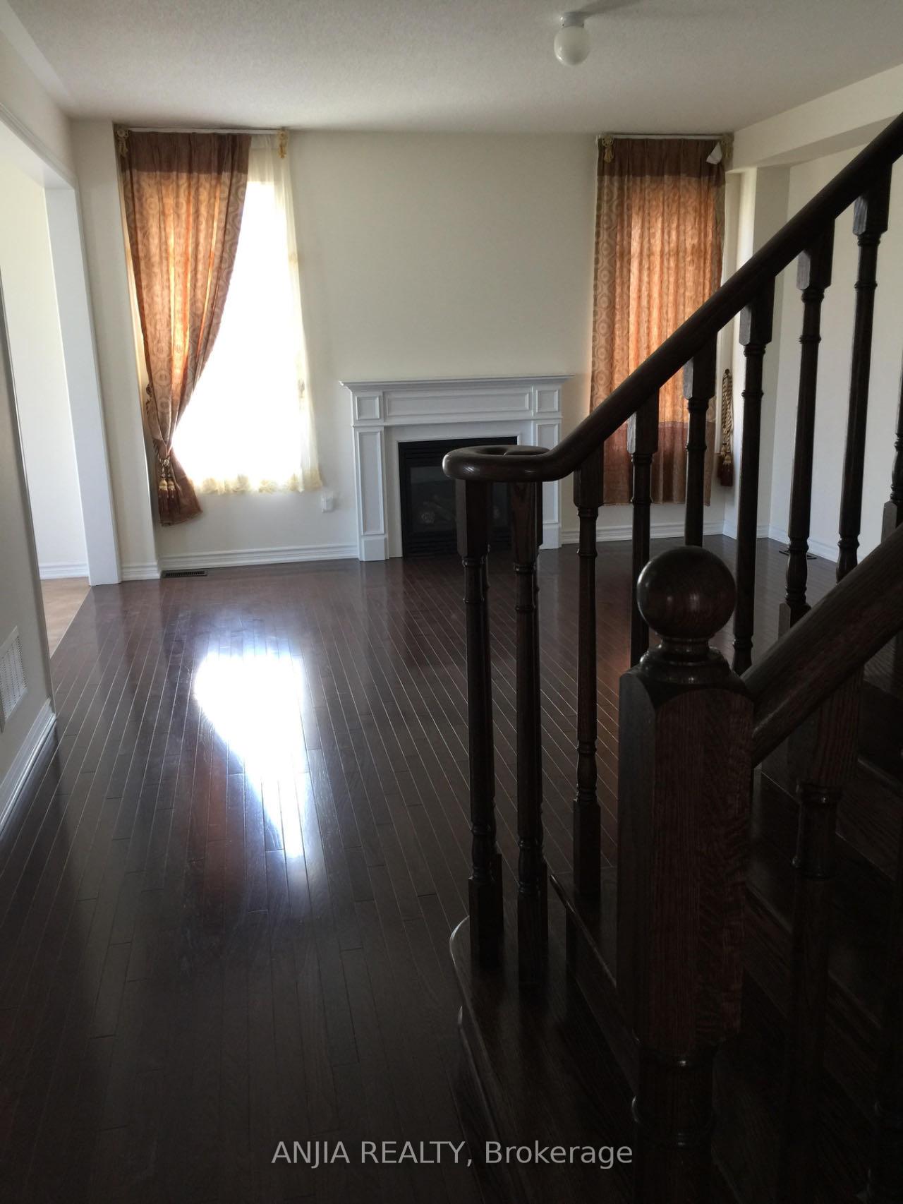 Photo 3 of 23 Bishop's Gate, Markham, Victoria Square — HOMEH