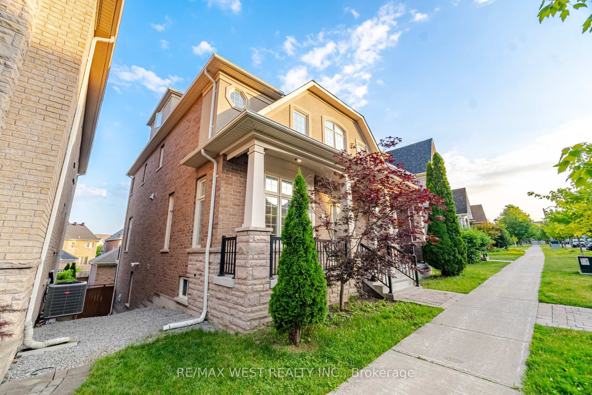 Photo 5 of 92 Glengordon Crescent, Markham, Angus Glen — HOMEH