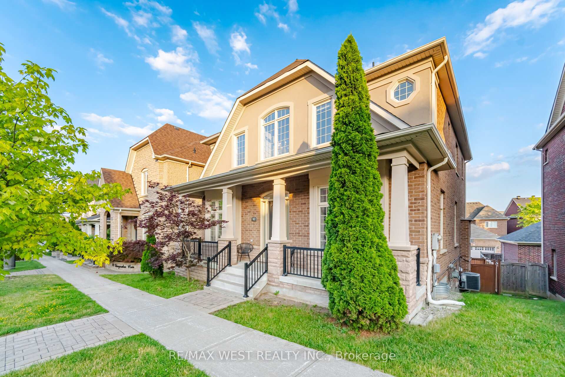 Photo 6 of 92 Glengordon Crescent, Markham, Angus Glen — HOMEH