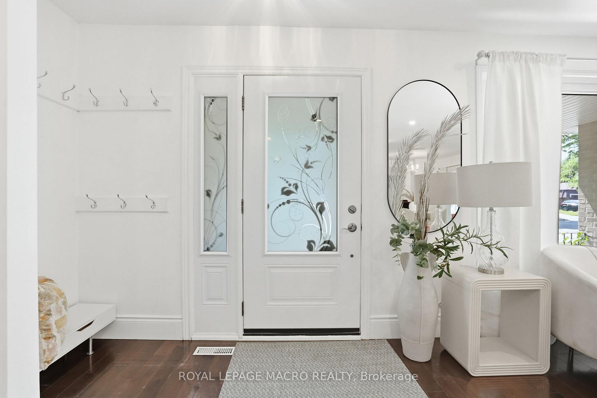 Photo 5 of 3411 Lansdown Drive, Burlington, Palmer — HOMEH