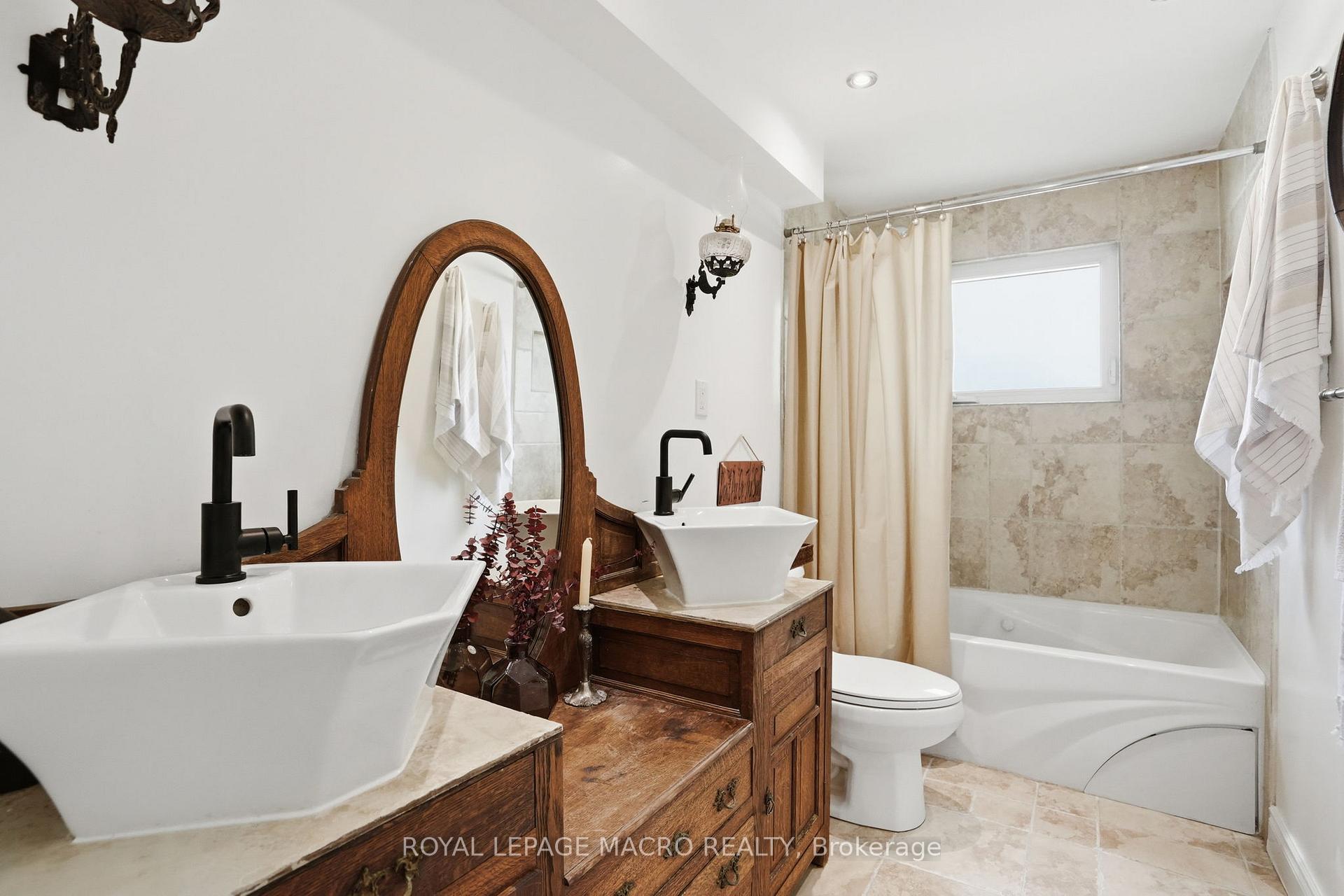 Photo 19 of 3411 Lansdown Drive, Burlington, Palmer — HOMEH