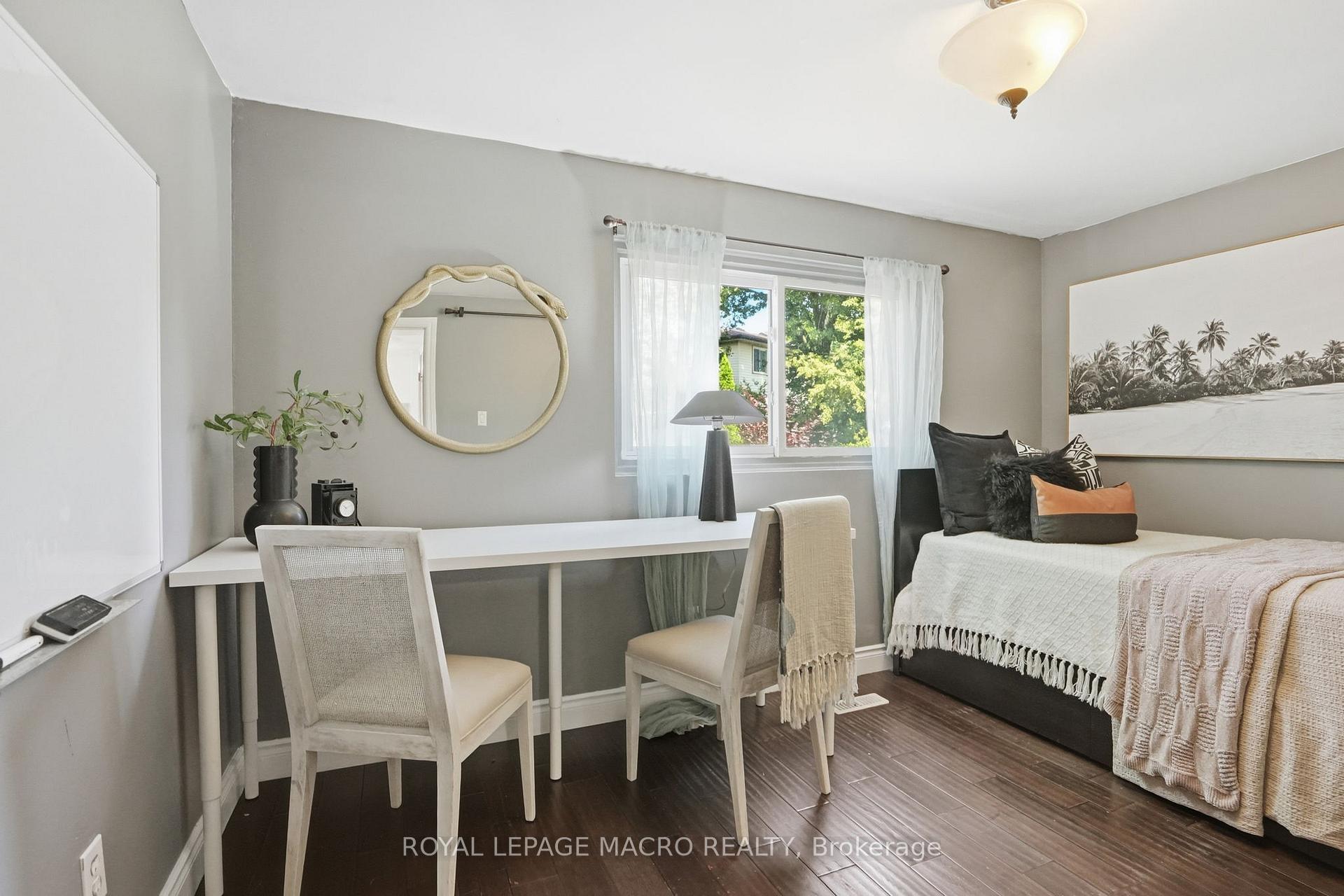 Photo 20 of 3411 Lansdown Drive, Burlington, Palmer — HOMEH