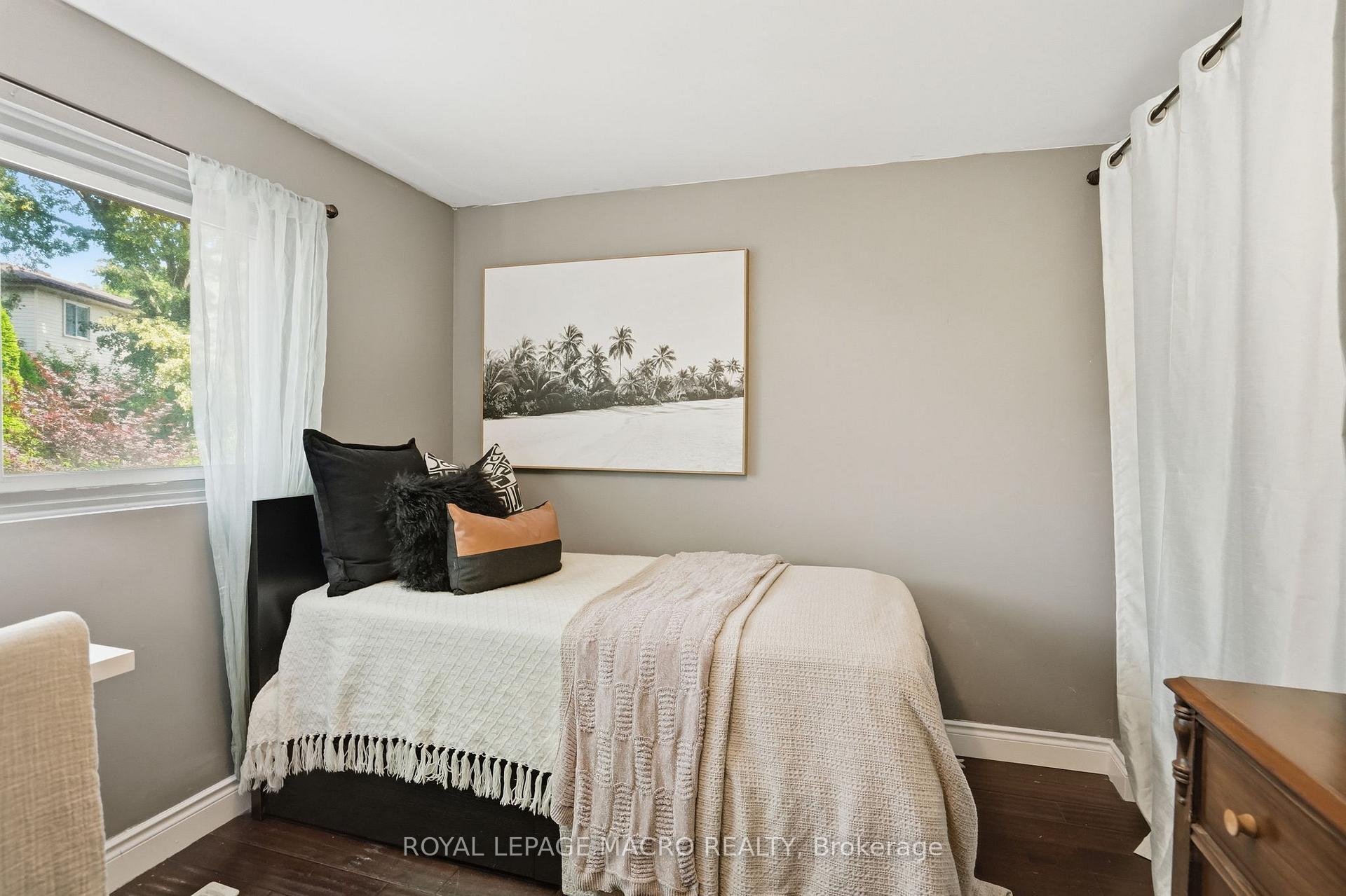 Photo 21 of 3411 Lansdown Drive, Burlington, Palmer — HOMEH