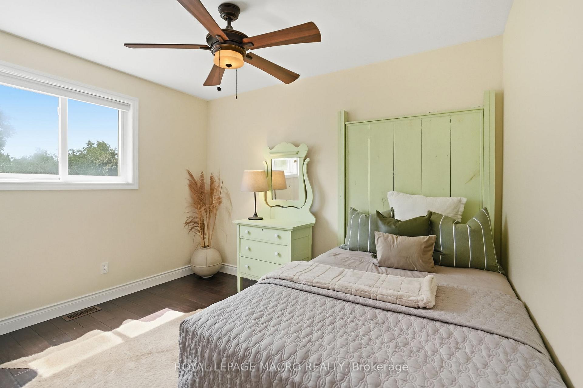 Photo 24 of 3411 Lansdown Drive, Burlington, Palmer — HOMEH