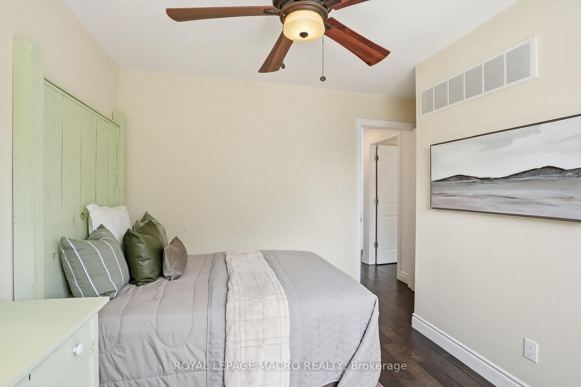 Photo 25 of 3411 Lansdown Drive, Burlington, Palmer — HOMEH