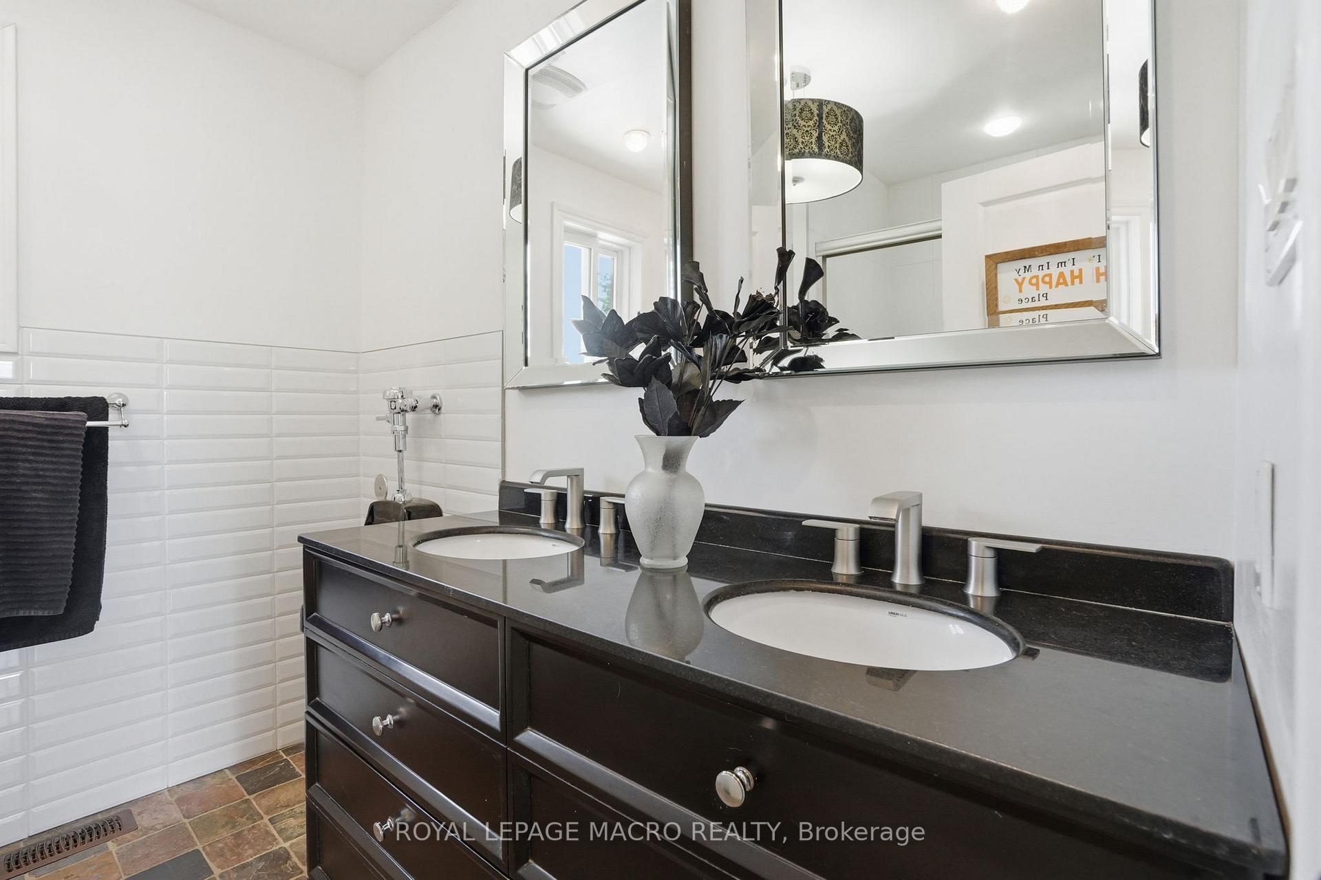Photo 26 of 3411 Lansdown Drive, Burlington, Palmer — HOMEH