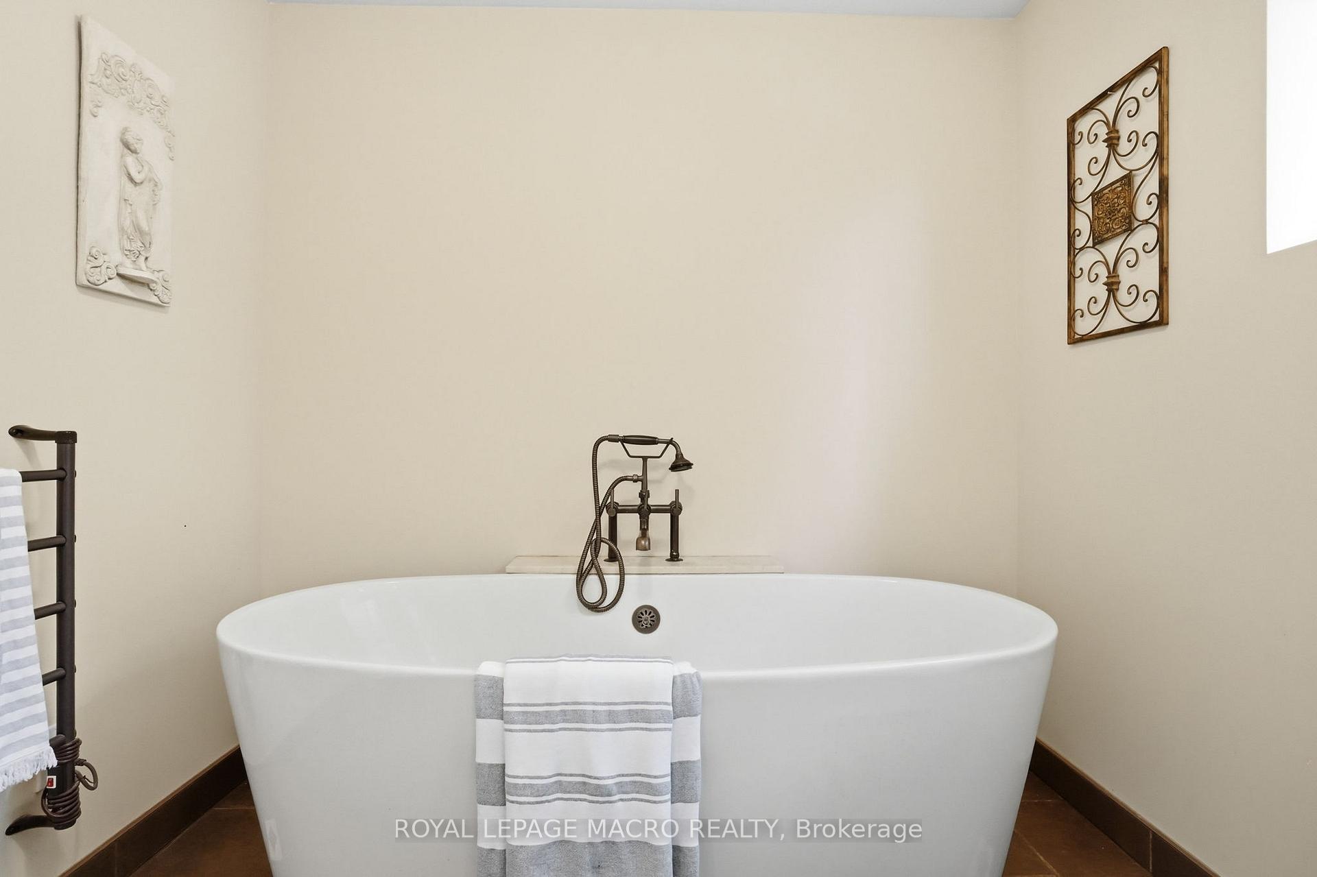 Photo 34 of 3411 Lansdown Drive, Burlington, Palmer — HOMEH