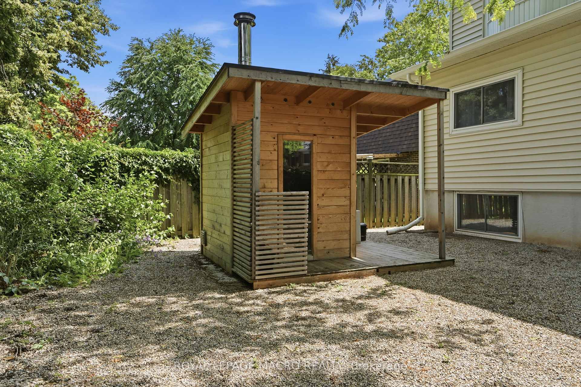 Photo 38 of 3411 Lansdown Drive, Burlington, Palmer — HOMEH
