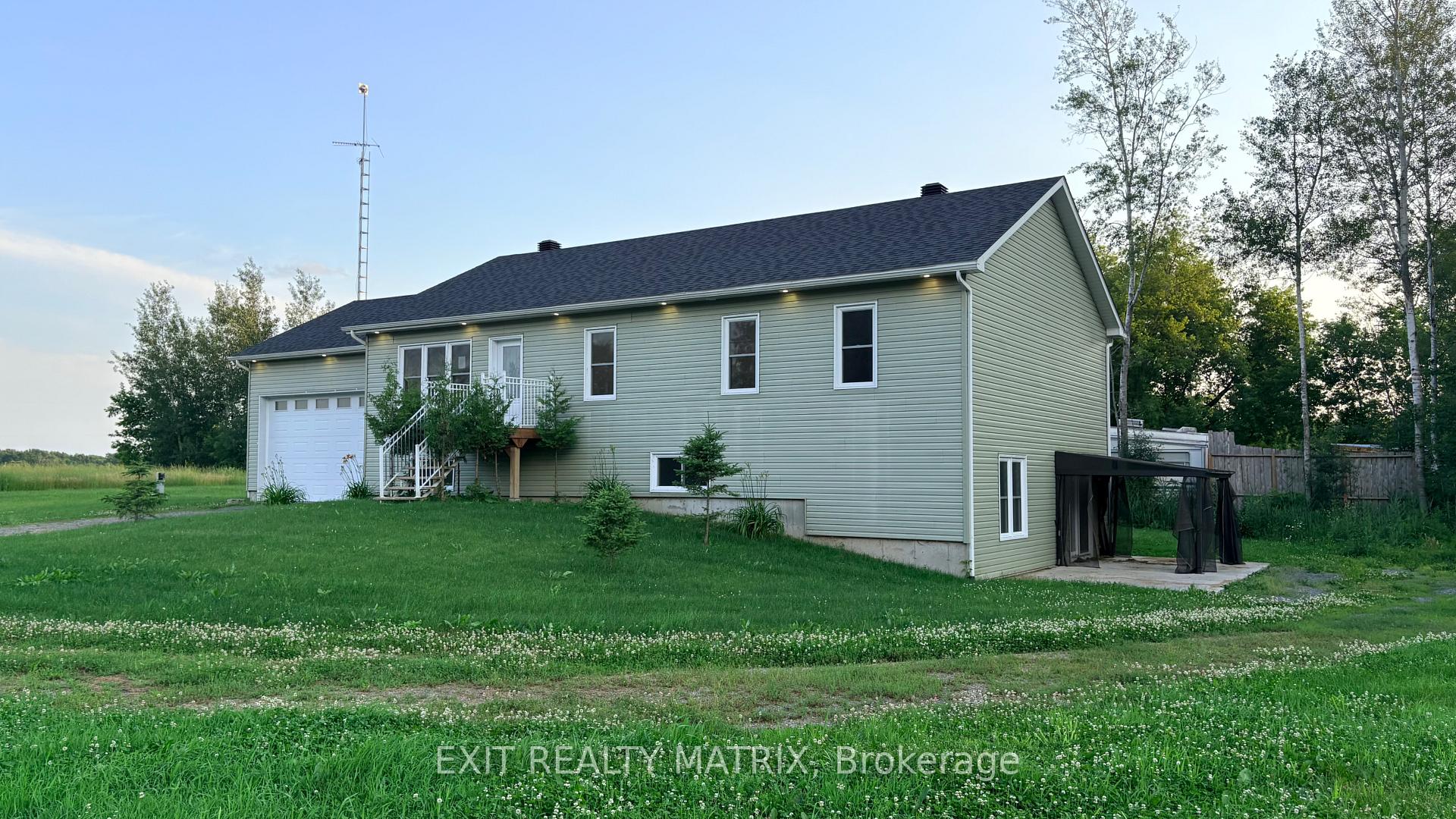 Photo 1 of 21992 Beauchamp Drive, South Glengarry, South Glengarry (Lancaster) Twp — HOMEH