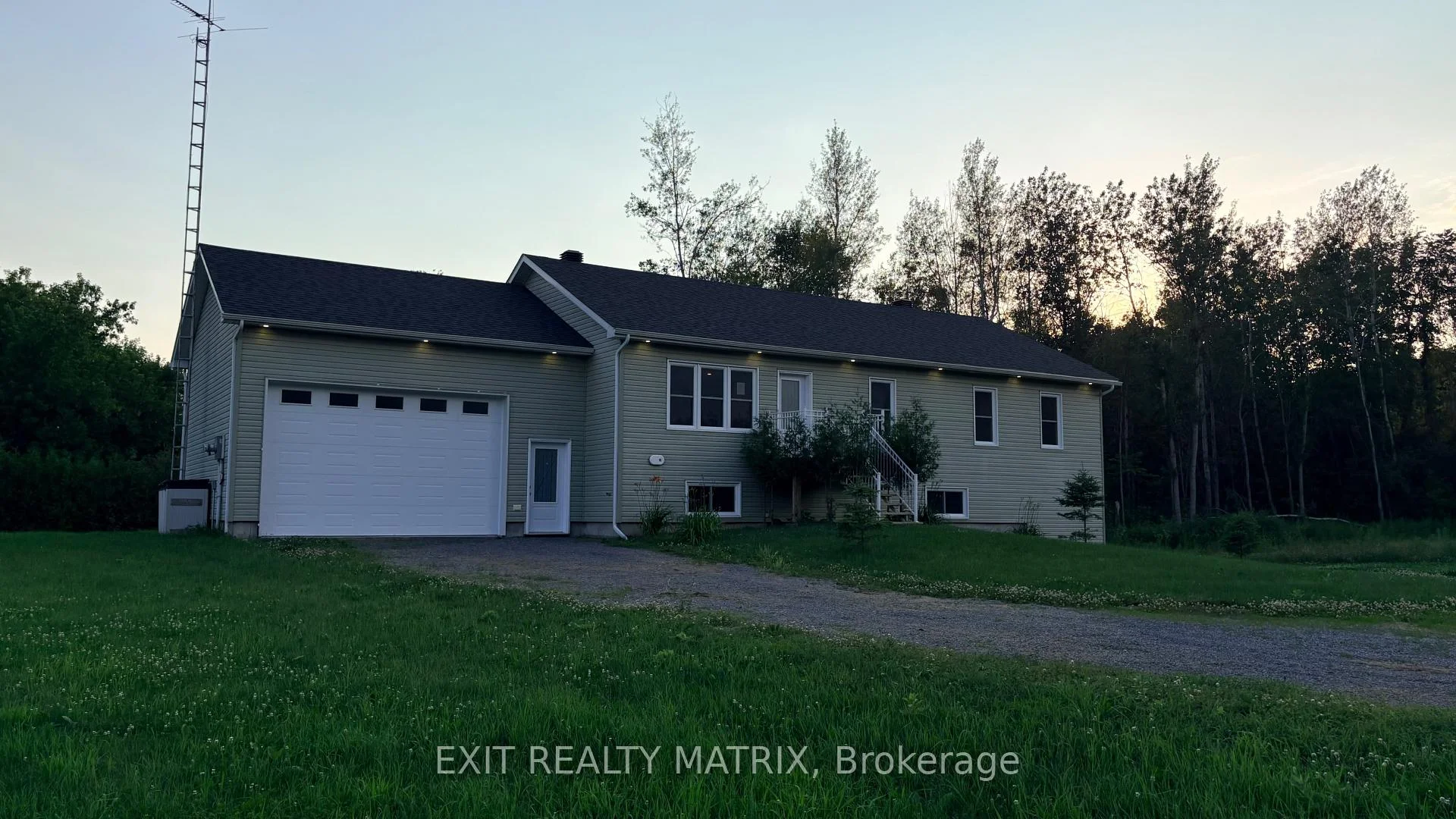 Photo 2 of 21992 Beauchamp Drive, South Glengarry, South Glengarry (Lancaster) Twp — HOMEH