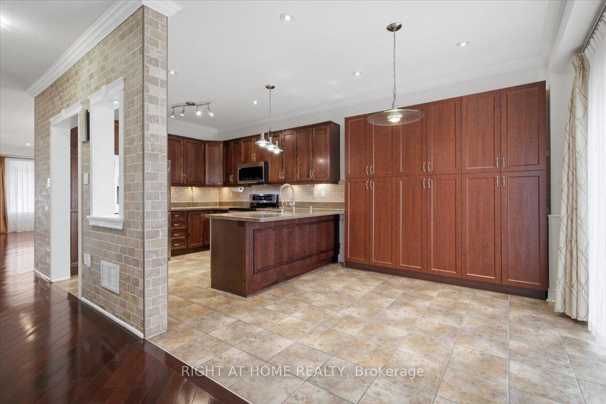 Photo 8 of 15 Willowbanks Terrace, Hamilton, Lakeshore — HOMEH