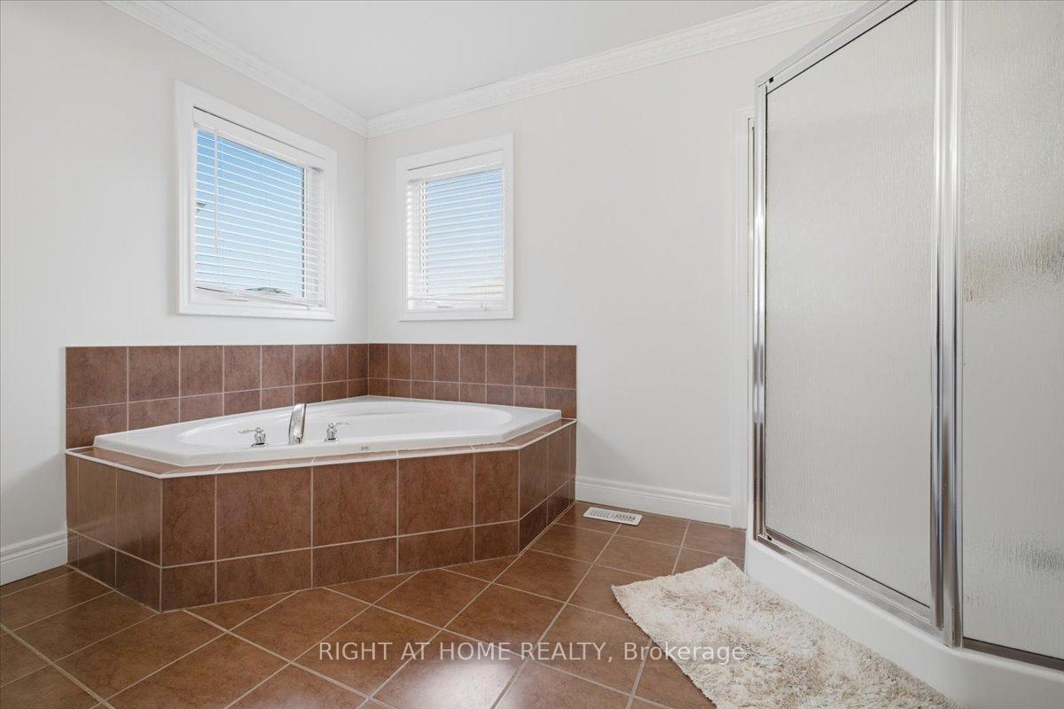 Photo 18 of 15 Willowbanks Terrace, Hamilton, Lakeshore — HOMEH