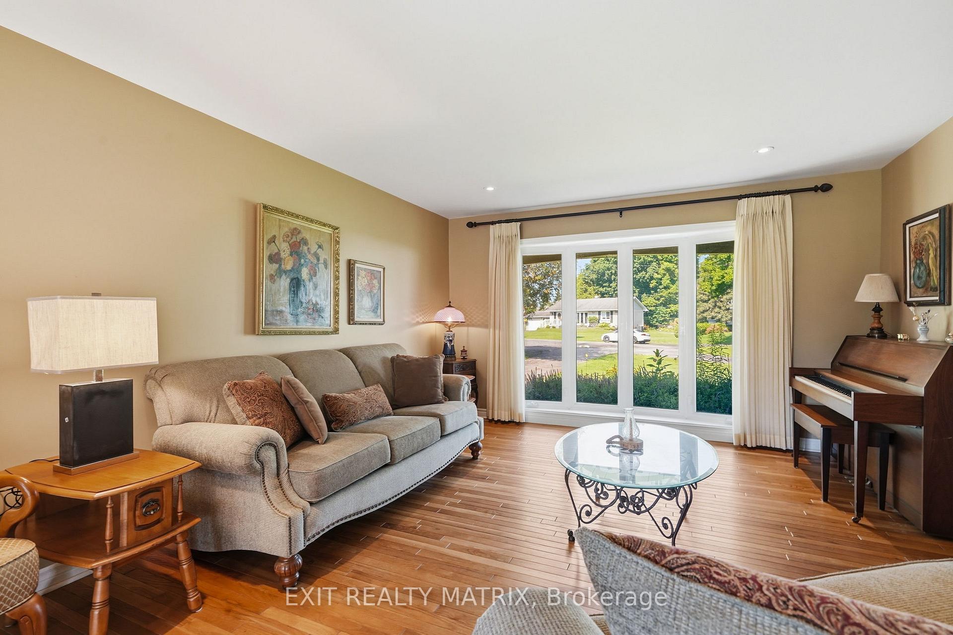Photo 4 of 3 Hillview Circle, Champlain, Vankleek Hill — HOMEH