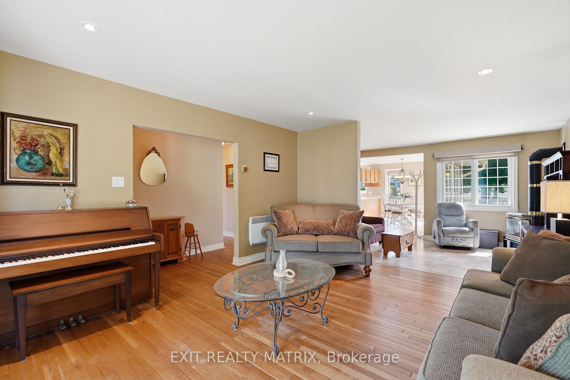 Photo 5 of 3 Hillview Circle, Champlain, Vankleek Hill — HOMEH