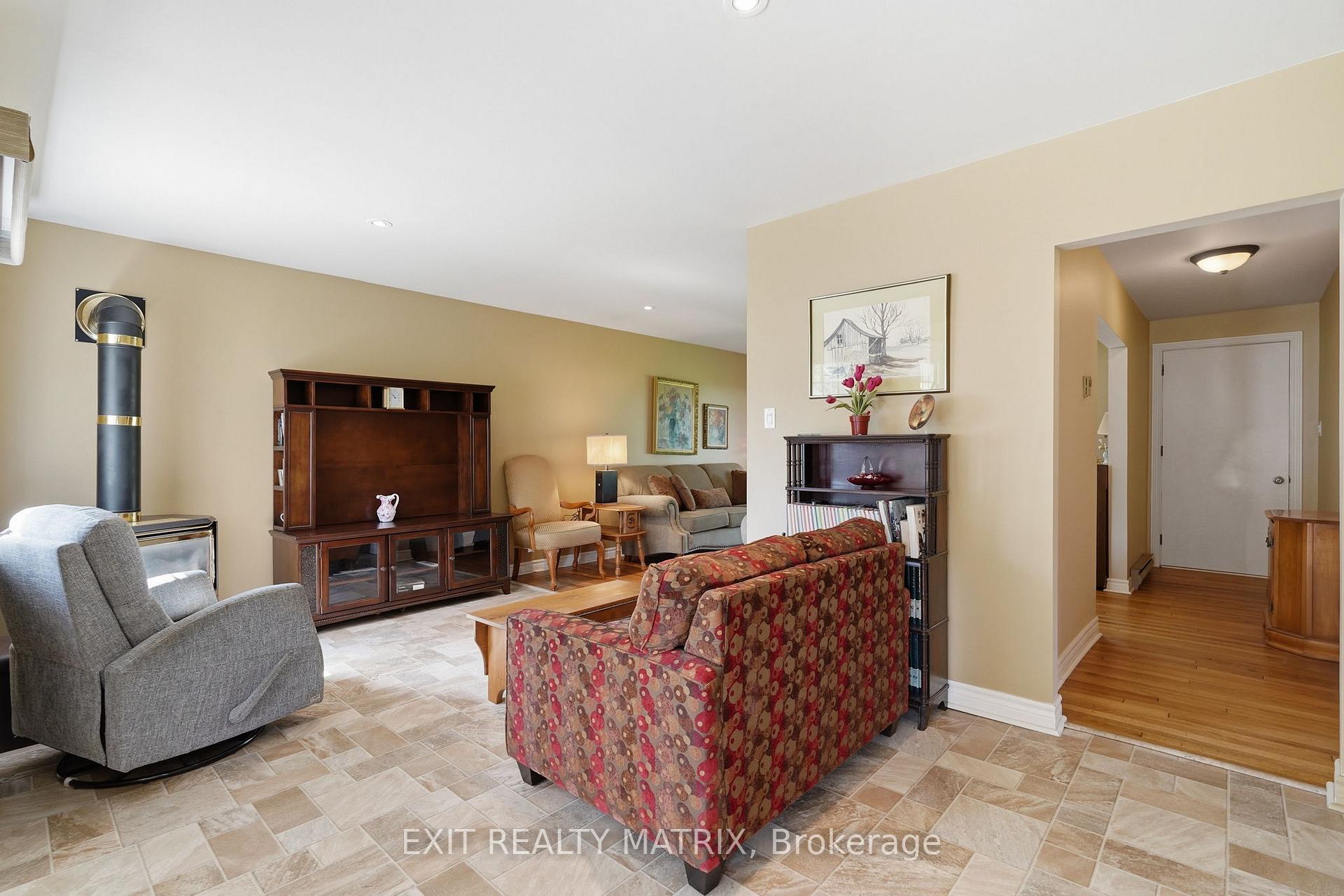 Photo 8 of 3 Hillview Circle, Champlain, Vankleek Hill — HOMEH