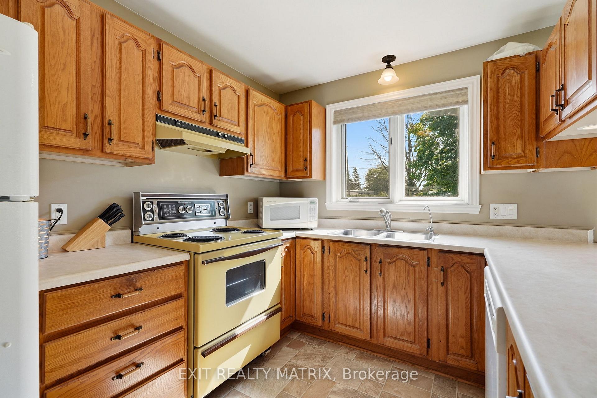 Photo 13 of 3 Hillview Circle, Champlain, Vankleek Hill — HOMEH