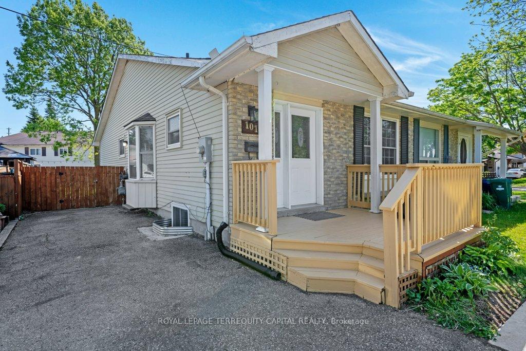 Photo 3 of Unit B, 101 Northlake Place, Waterloo, North Lakeshore — HOMEH