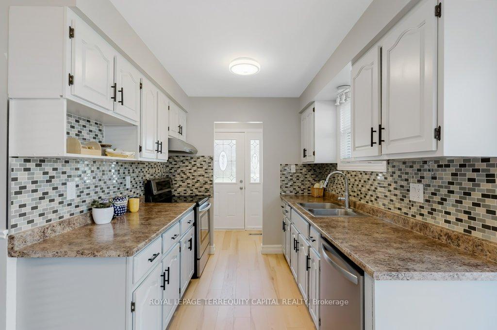 Photo 5 of Unit B, 101 Northlake Place, Waterloo, North Lakeshore — HOMEH