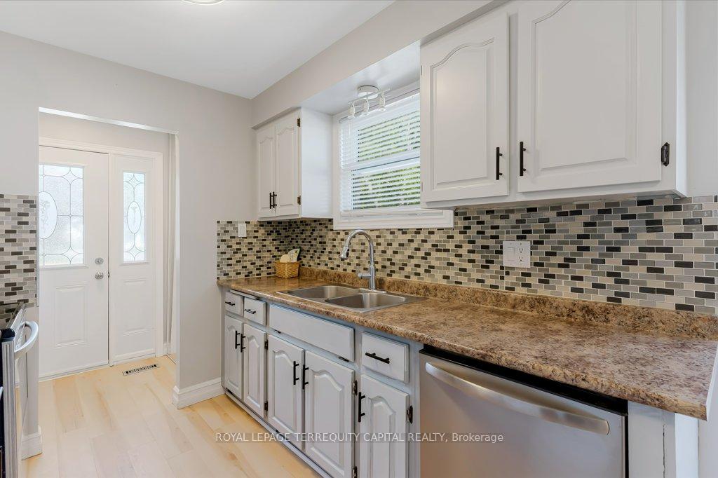 Photo 7 of Unit B, 101 Northlake Place, Waterloo, North Lakeshore — HOMEH