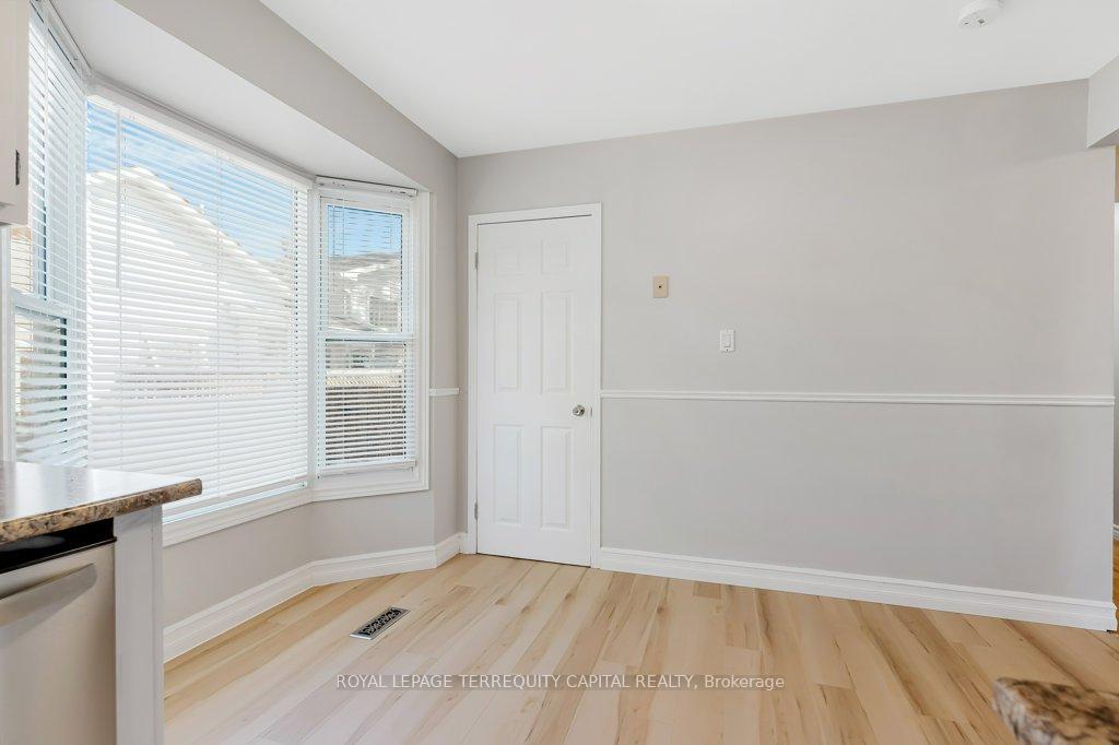 Photo 11 of Unit B, 101 Northlake Place, Waterloo, North Lakeshore — HOMEH
