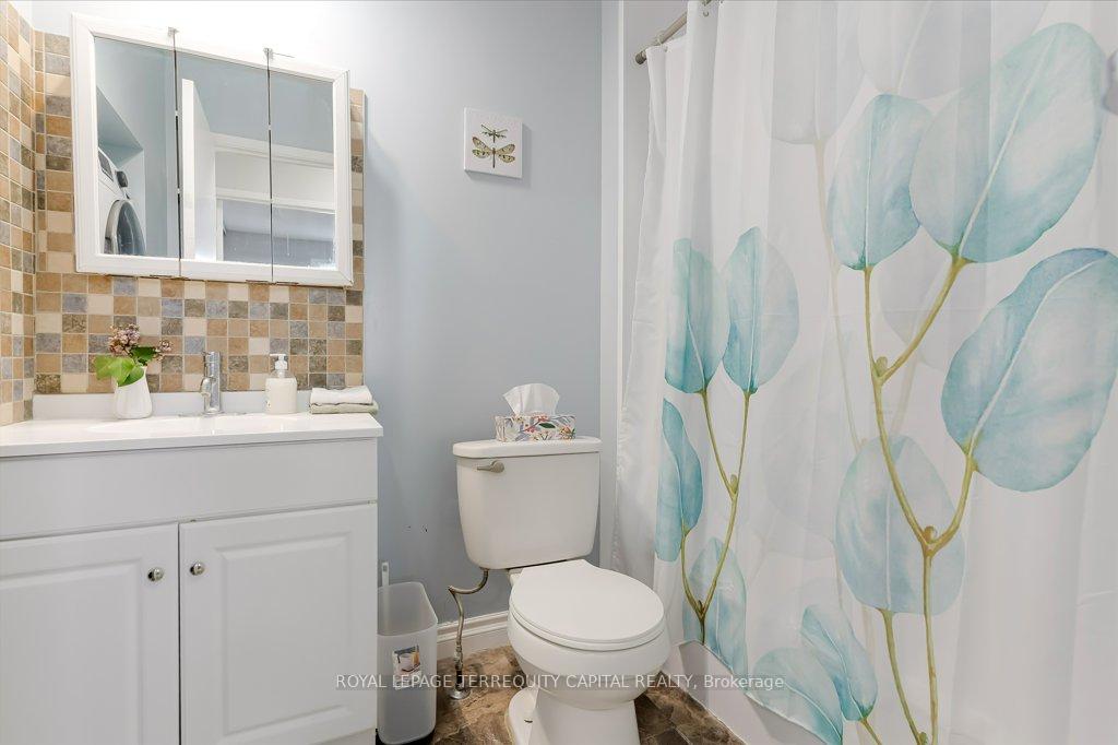 Photo 17 of Unit B, 101 Northlake Place, Waterloo, North Lakeshore — HOMEH