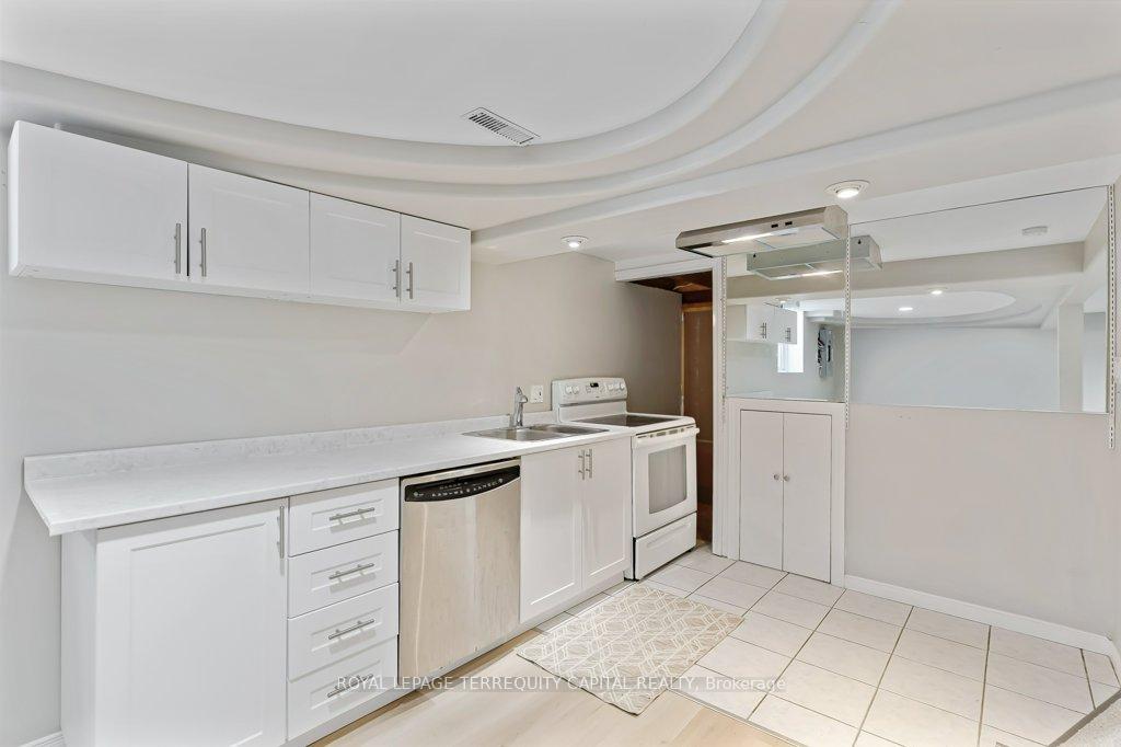 Photo 28 of Unit B, 101 Northlake Place, Waterloo, North Lakeshore — HOMEH