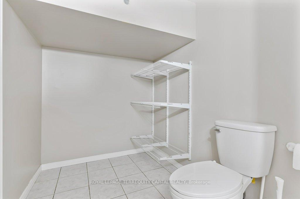 Photo 33 of Unit B, 101 Northlake Place, Waterloo, North Lakeshore — HOMEH