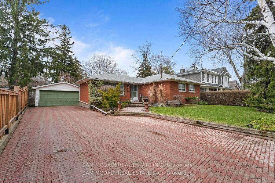 Photo of 2470 Meadowood Crescent