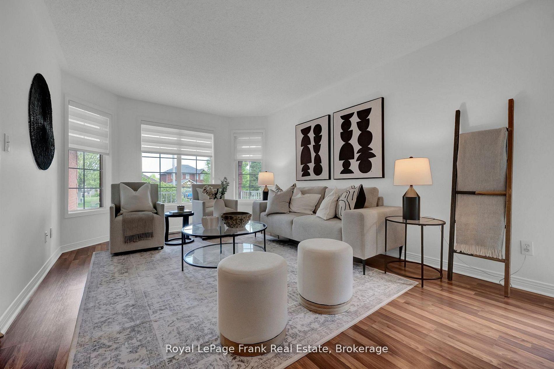 Photo 4 of 92 West Side Drive, Clarington, Bowmanville — HOMEH