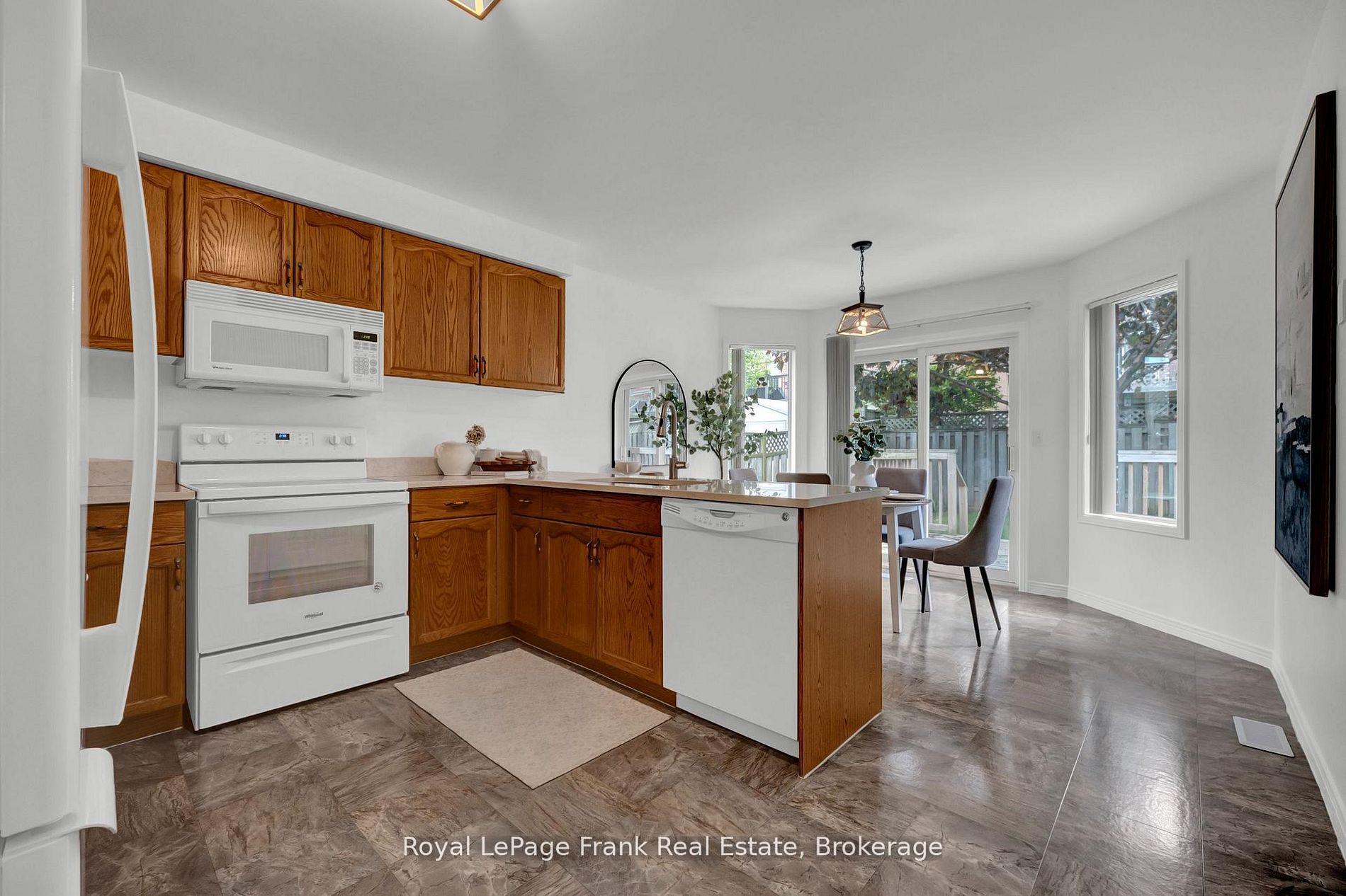 Photo 10 of 92 West Side Drive, Clarington, Bowmanville — HOMEH