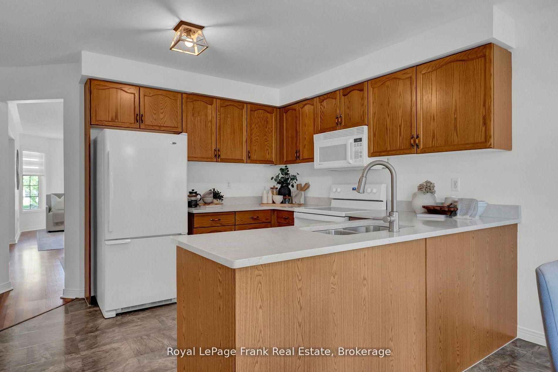 Photo 11 of 92 West Side Drive, Clarington, Bowmanville — HOMEH