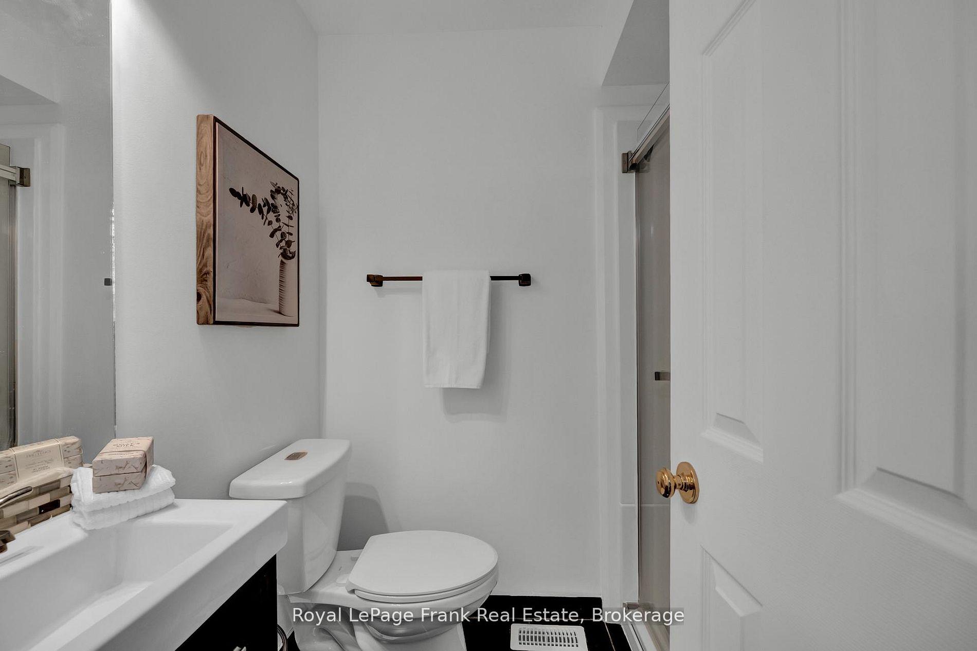 Photo 17 of 92 West Side Drive, Clarington, Bowmanville — HOMEH