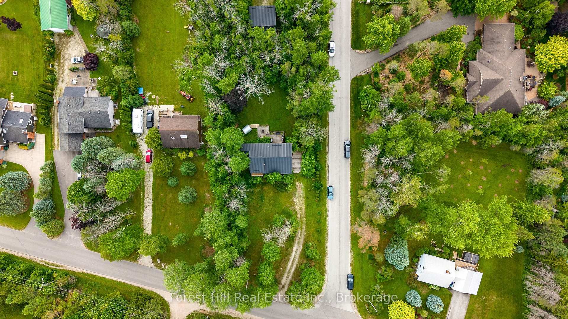 Photo 2 of 23 Silver Creek Drive, Collingwood — HOMEH