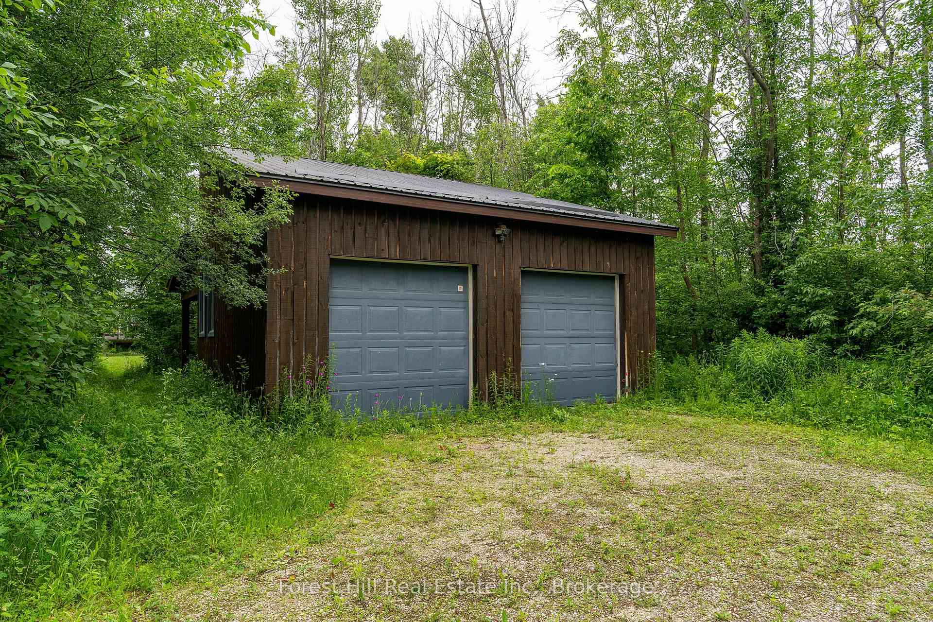 Photo 5 of 23 Silver Creek Drive, Collingwood — HOMEH