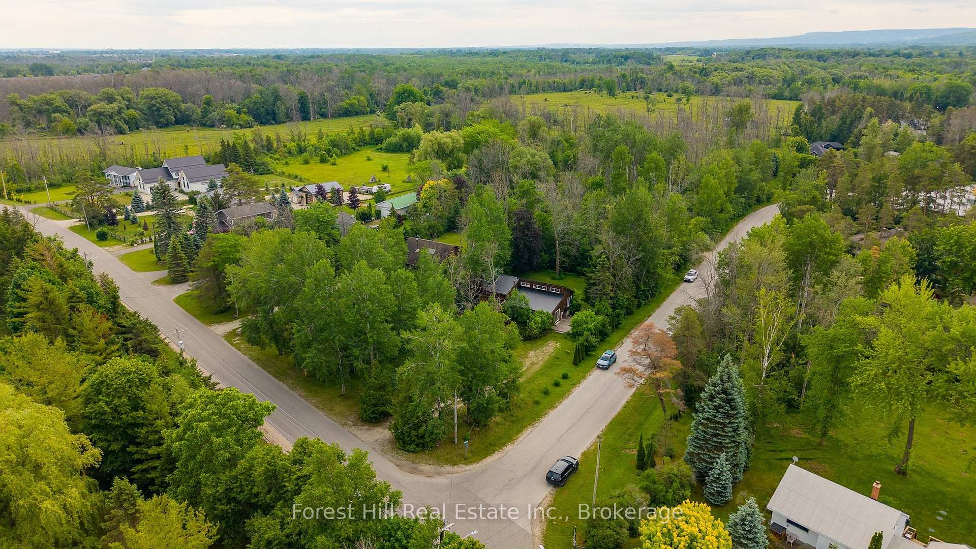 Photo 9 of 23 Silver Creek Drive, Collingwood — HOMEH