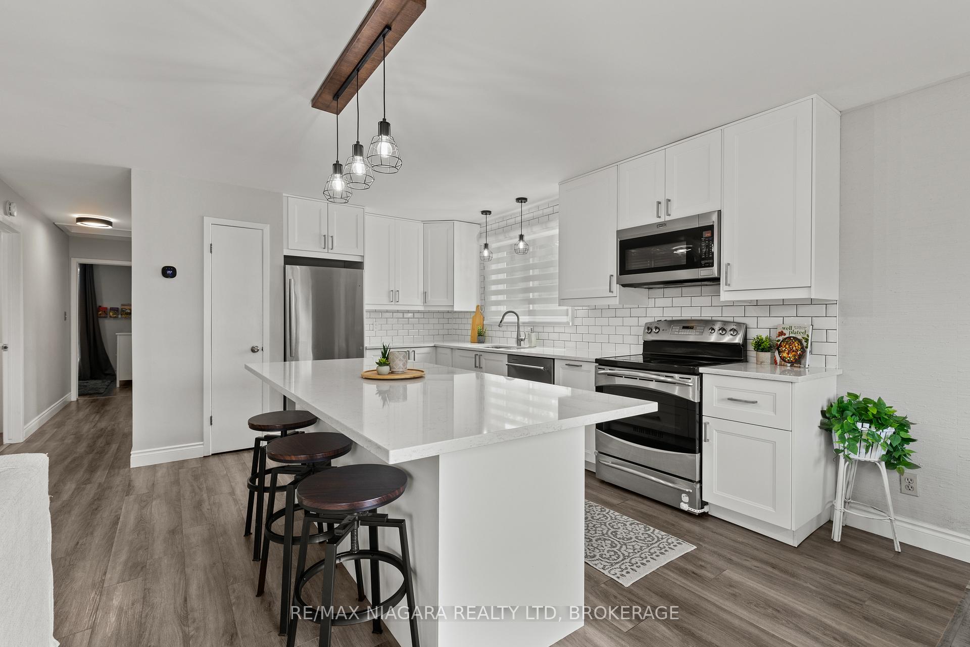 Photo 10 of 14 The Cedars, St. Catharines, Vine/Linwell — HOMEH