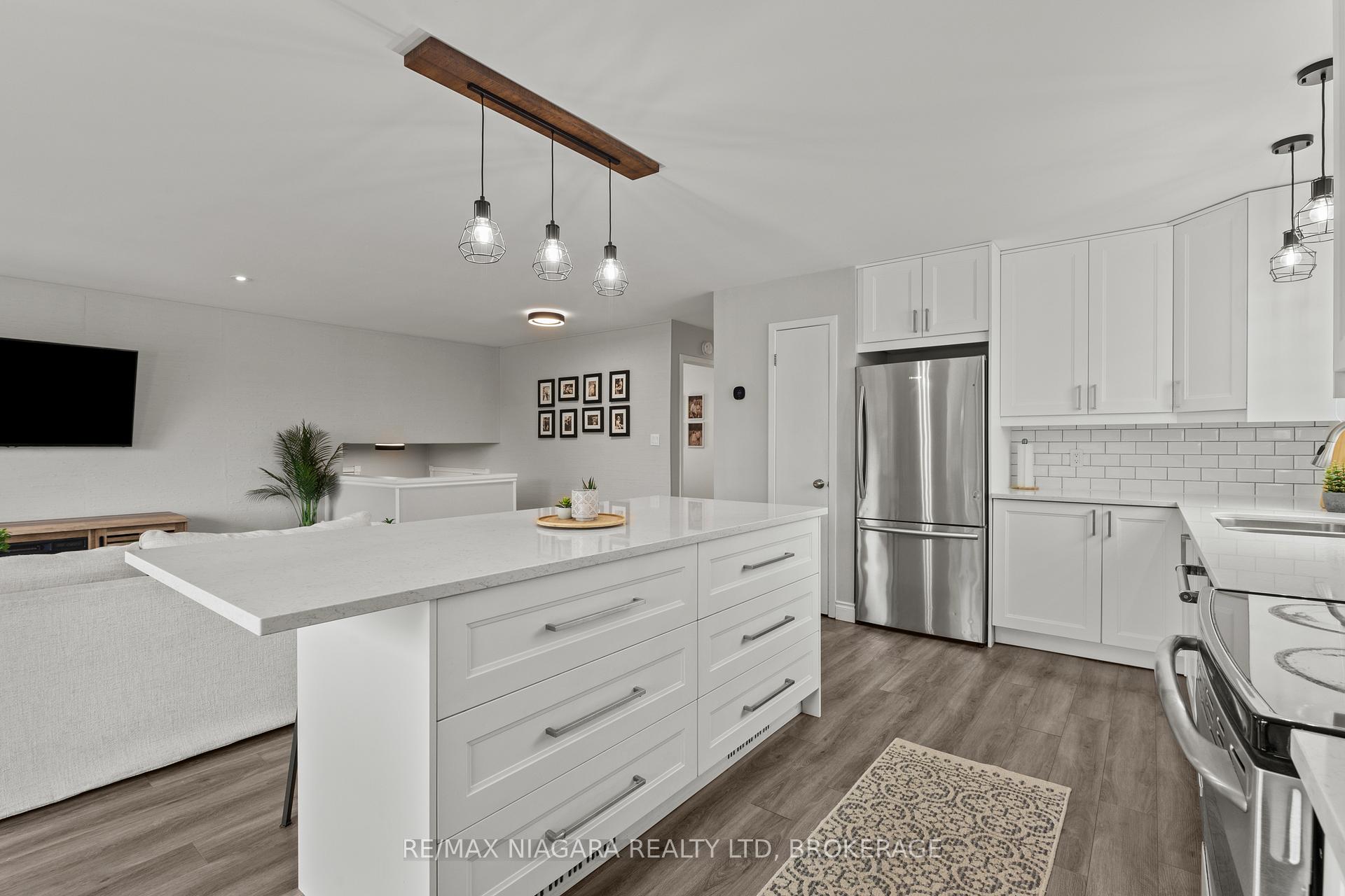 Photo 11 of 14 The Cedars, St. Catharines, Vine/Linwell — HOMEH