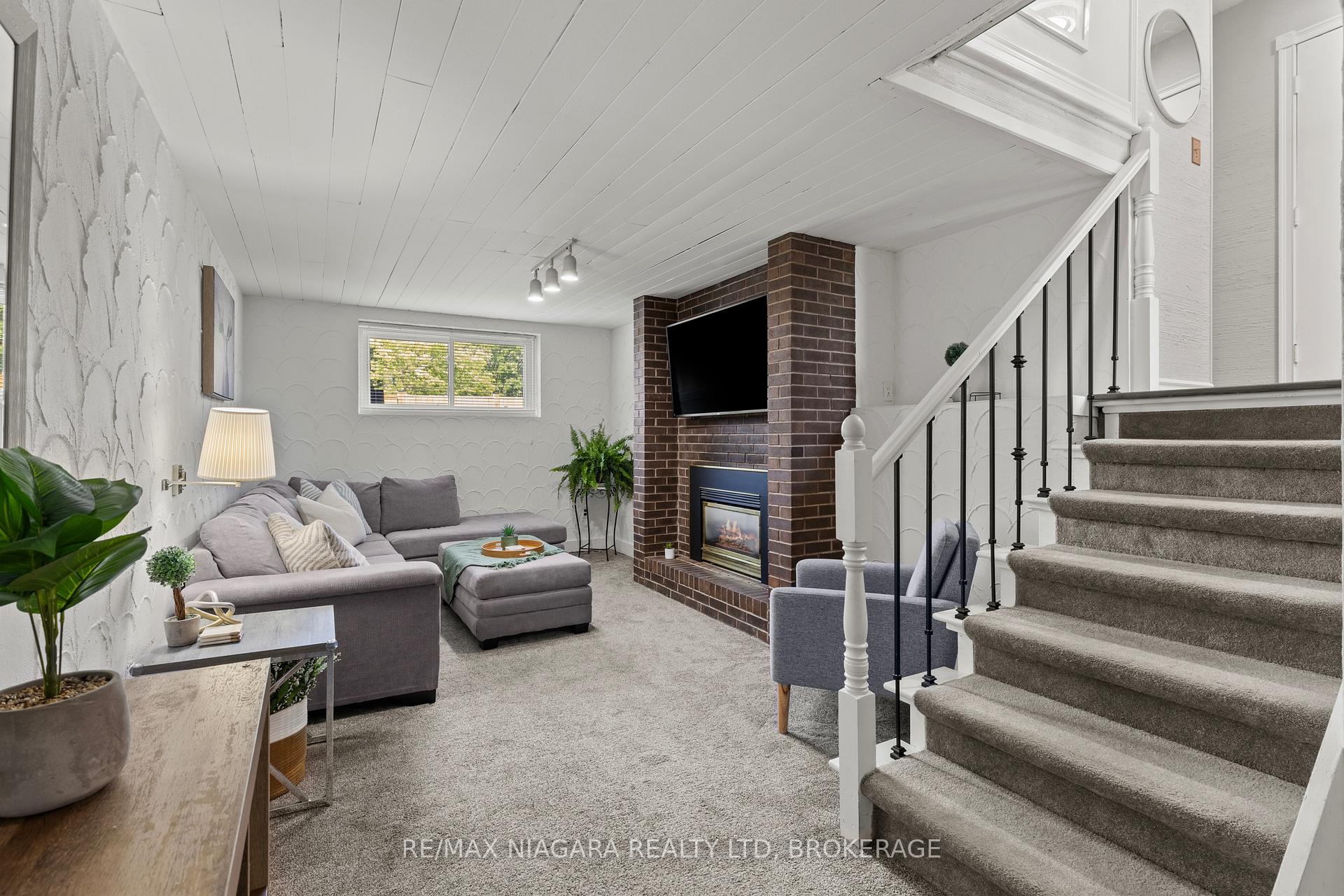 Photo 21 of 14 The Cedars, St. Catharines, Vine/Linwell — HOMEH
