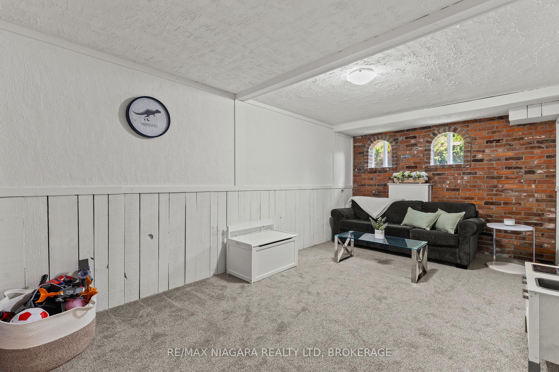 Photo 24 of 14 The Cedars, St. Catharines, Vine/Linwell — HOMEH