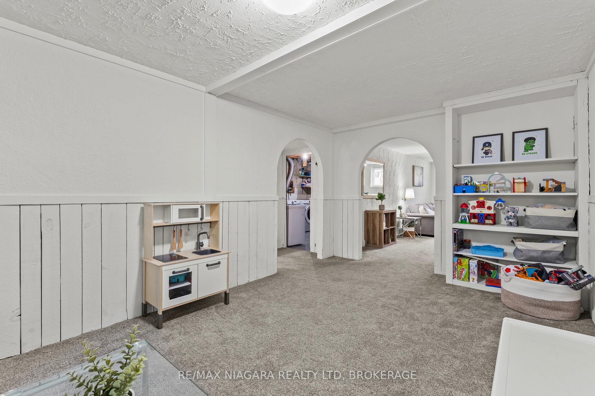Photo 25 of 14 The Cedars, St. Catharines, Vine/Linwell — HOMEH